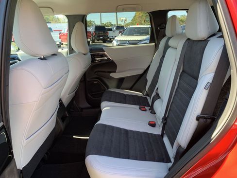 New 2025 Mitsubishi Outlander SE image 21