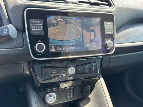 Used 2020 Nissan Leaf SV w/ SV Technology Package FWD image 19