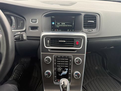 Used 2016 Volvo V60 T5 Cross Country Platinum w/ Climate Package image 35