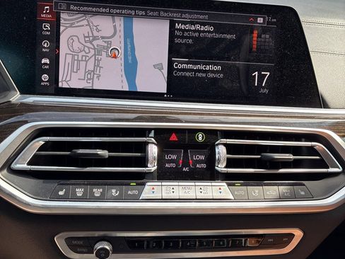 Used 2021 BMW X7 xDrive40i w/ Premium Package AWD/4WD image 17