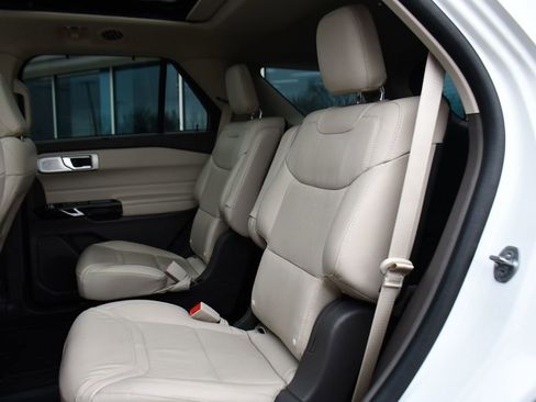 Used 2023 Ford Explorer Platinum w/ Technology Package image 22