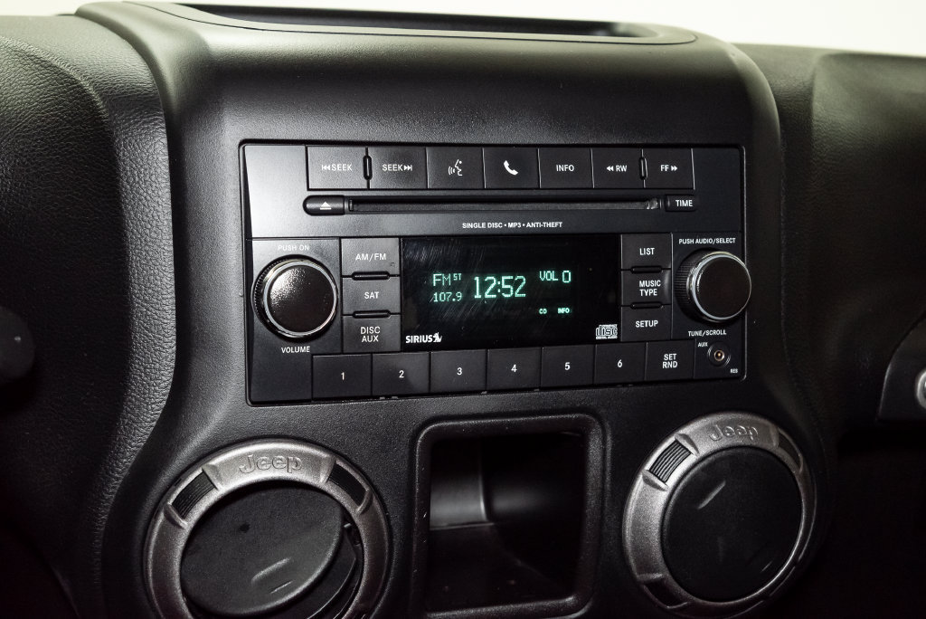 Used 2018 Jeep Wrangler Unlimited Sport w/ Connectivity Group AWD/4WD image 14