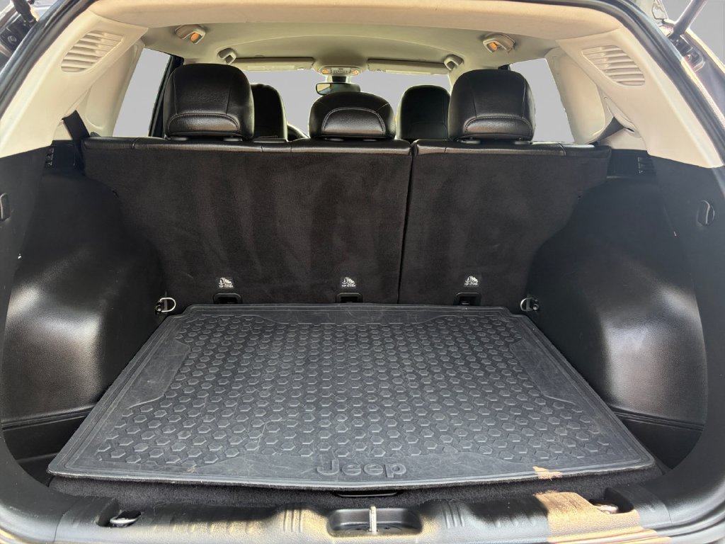 Used 2018 Jeep Compass Latitude w/ Cold Weather Group AWD/4WD image 15