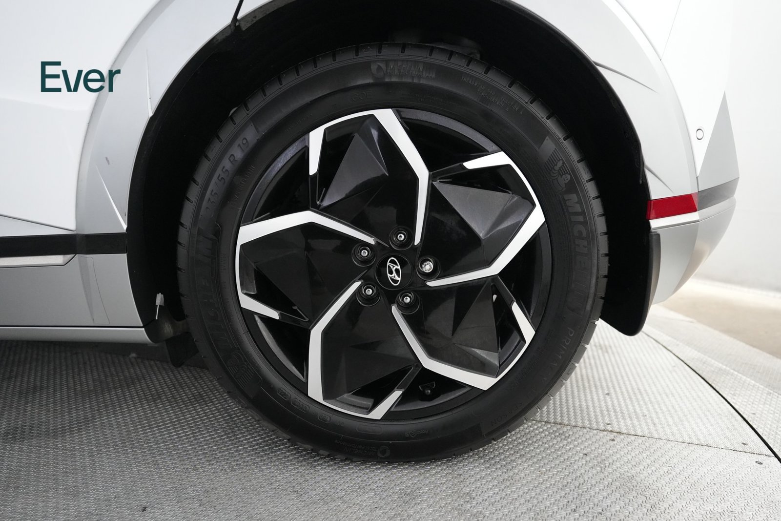 Used 2024 Hyundai Ioniq 5 Limited RWD image 9