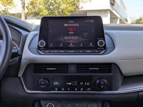 Used 2023 Nissan Rogue SV AWD/4WD image 19