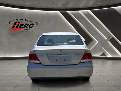 Used 2005 Toyota Camry LE FWD image 8