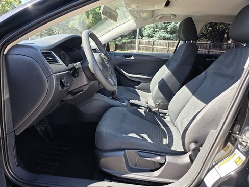 Used 2011 Volkswagen Jetta S FWD image 15