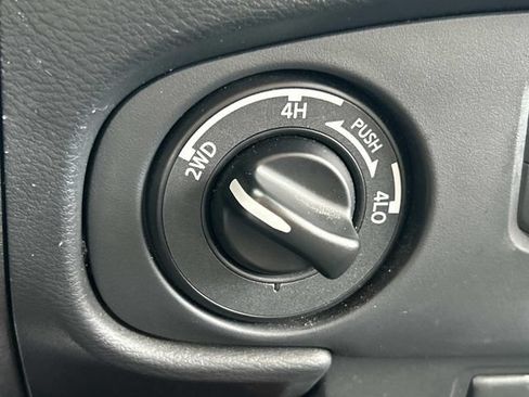 Used 2024 Nissan Frontier PRO-4X w/ Technology Package AWD/4WD image 28