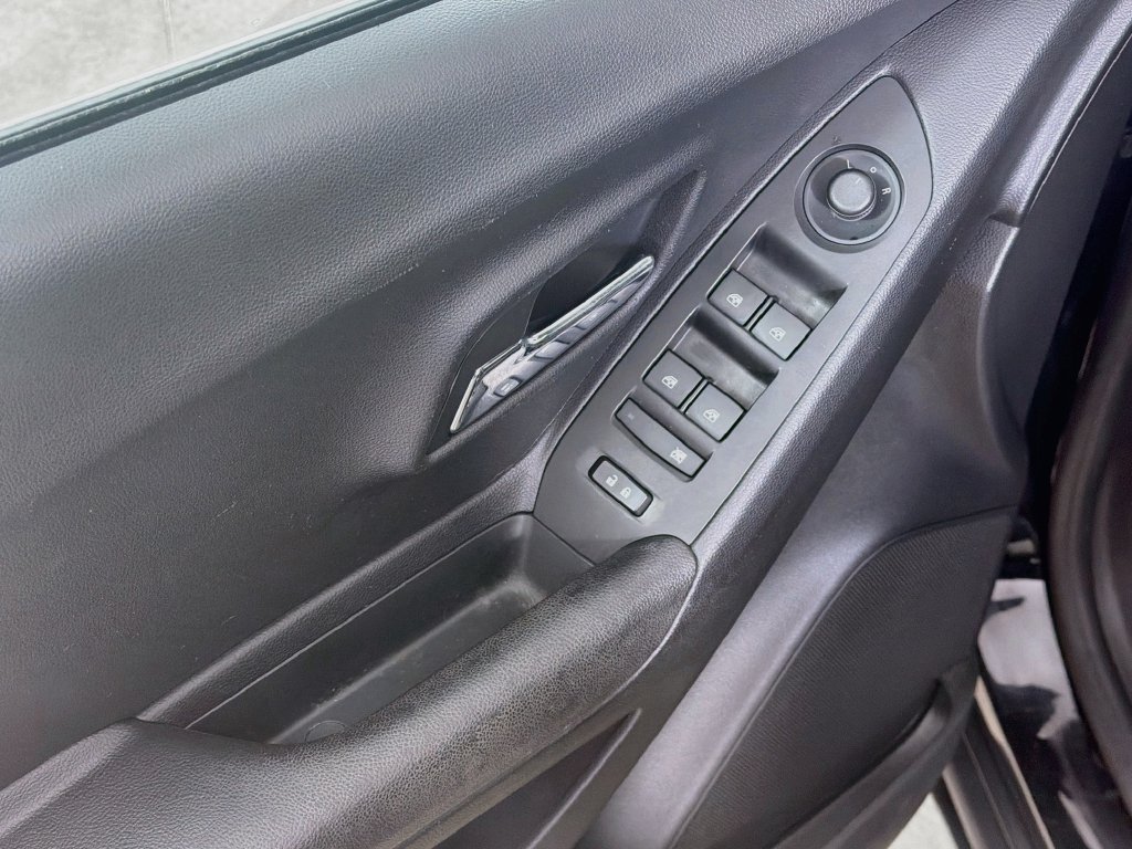 Used 2019 Chevrolet Trax LT w/ LT Convenience Package AWD/4WD image 17