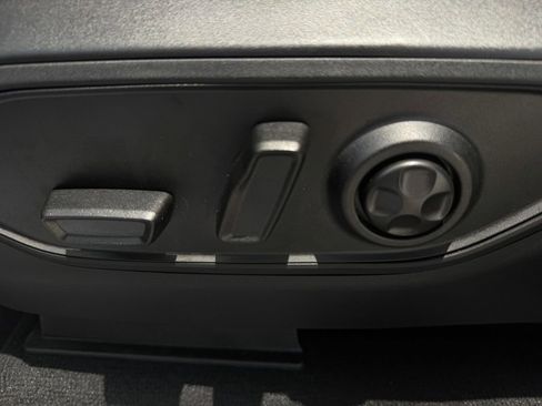 Used 2025 Jeep Grand Cherokee Laredo X w/ Luxury Tech Group I AWD/4WD image 26