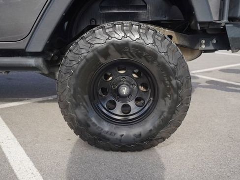 Used 2016 Jeep Wrangler Unlimited Rubicon w/ Connectivity Group image 44