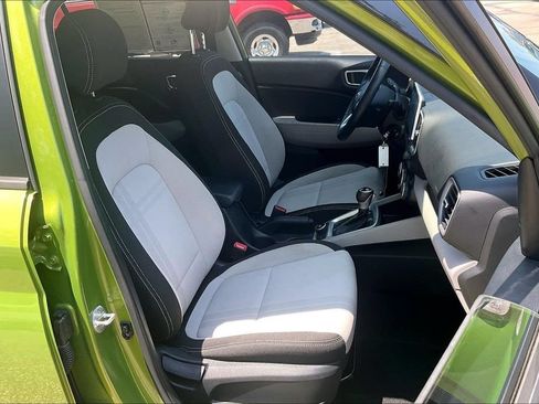 Used 2023 Hyundai Venue SEL FWD image 7