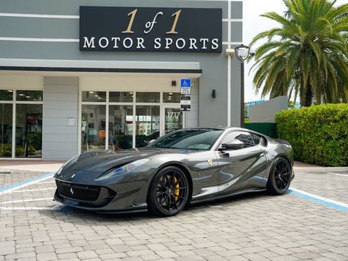 Used 2020 Ferrari 812 Superfast RWD image 94