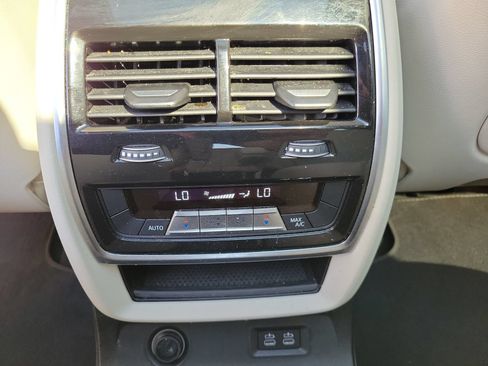 Used 2025 BMW X7 M60i AWD/4WD image 21