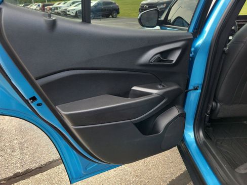 Used 2025 Chevrolet Trax LT FWD image 17