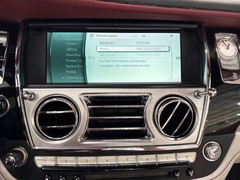 Used 2017 Rolls-Royce Dawn image 87