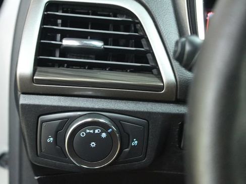 Used 2018 Ford Fusion SE w/ Equipment Group 202A FWD image 13