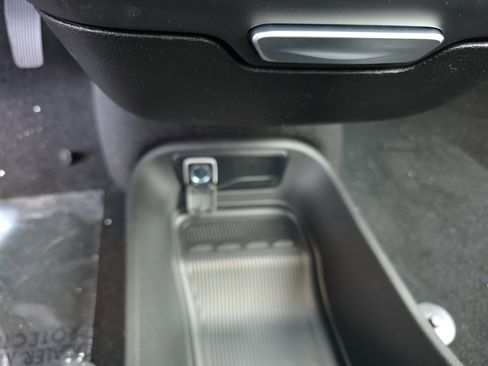 New 2026 Chrysler Pacifica Select w/ S Appearance Package FWD image 9