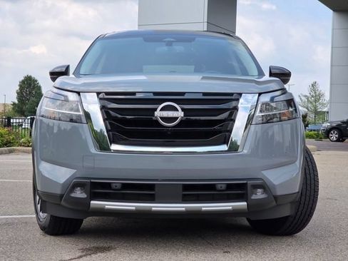 Used 2022 Nissan Pathfinder SL AWD/4WD image 3