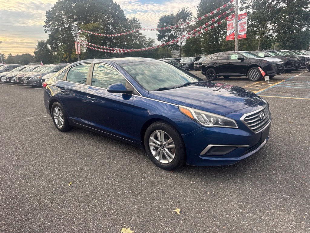 Used 2017 Hyundai Sonata SE FWD image 2
