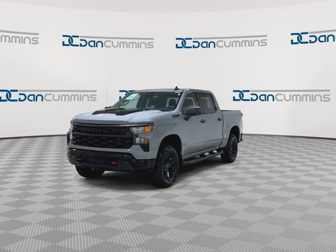 Used 2025 Chevrolet Silverado 1500 Custom Trail Boss w/ LPO, Dark Essentials Package AWD/4WD image 5