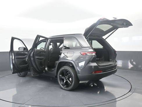 Used 2023 Jeep Grand Cherokee Altitude image 80