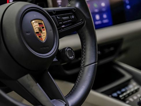 Used 2025 Porsche Macan 4 Electric AWD/4WD image 43