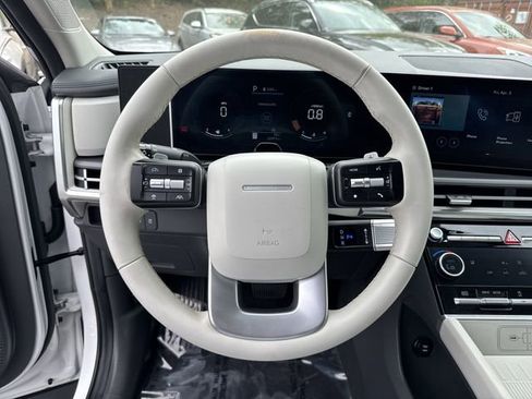 Certified 2025 Hyundai Santa Fe SEL image 23