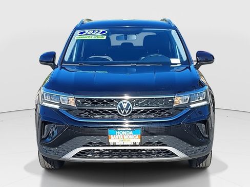 Used 2022 Volkswagen Taos SE image 2