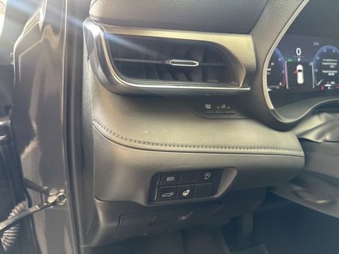 Used 2023 Toyota Highlander Limited image 22