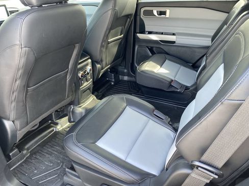 Used 2023 Ford Explorer XLT w/ Equipment Group 202A AWD/4WD image 14