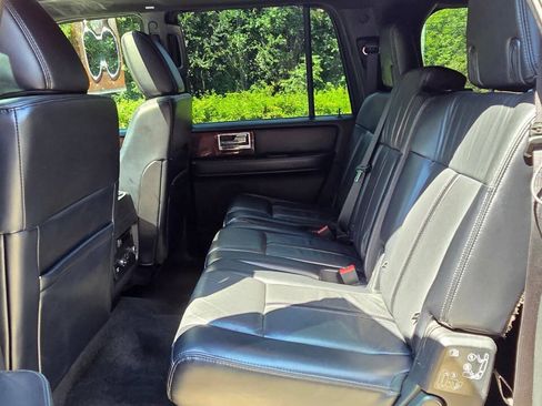 Used 2017 Lincoln Navigator L Select RWD image 12