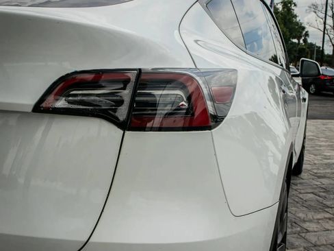 Used 2022 Tesla Model Y Performance AWD/4WD image 16