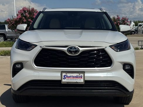 Used 2022 Toyota Highlander XLE FWD image 7