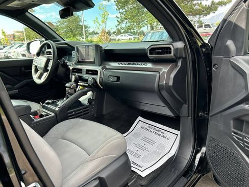 Used 2025 Toyota Tacoma SR5 AWD/4WD image 11