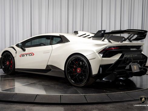 Used 2023 Lamborghini Huracan STO image 29