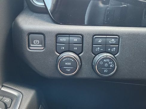 Used 2024 Chevrolet Silverado 1500 High Country w/ High Country Premium Package AWD/4WD image 24