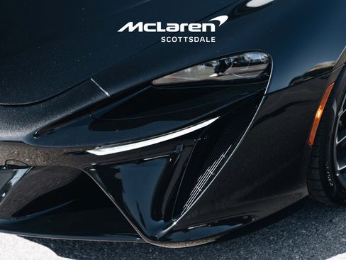 Used 2025 McLaren Artura Spider image 32