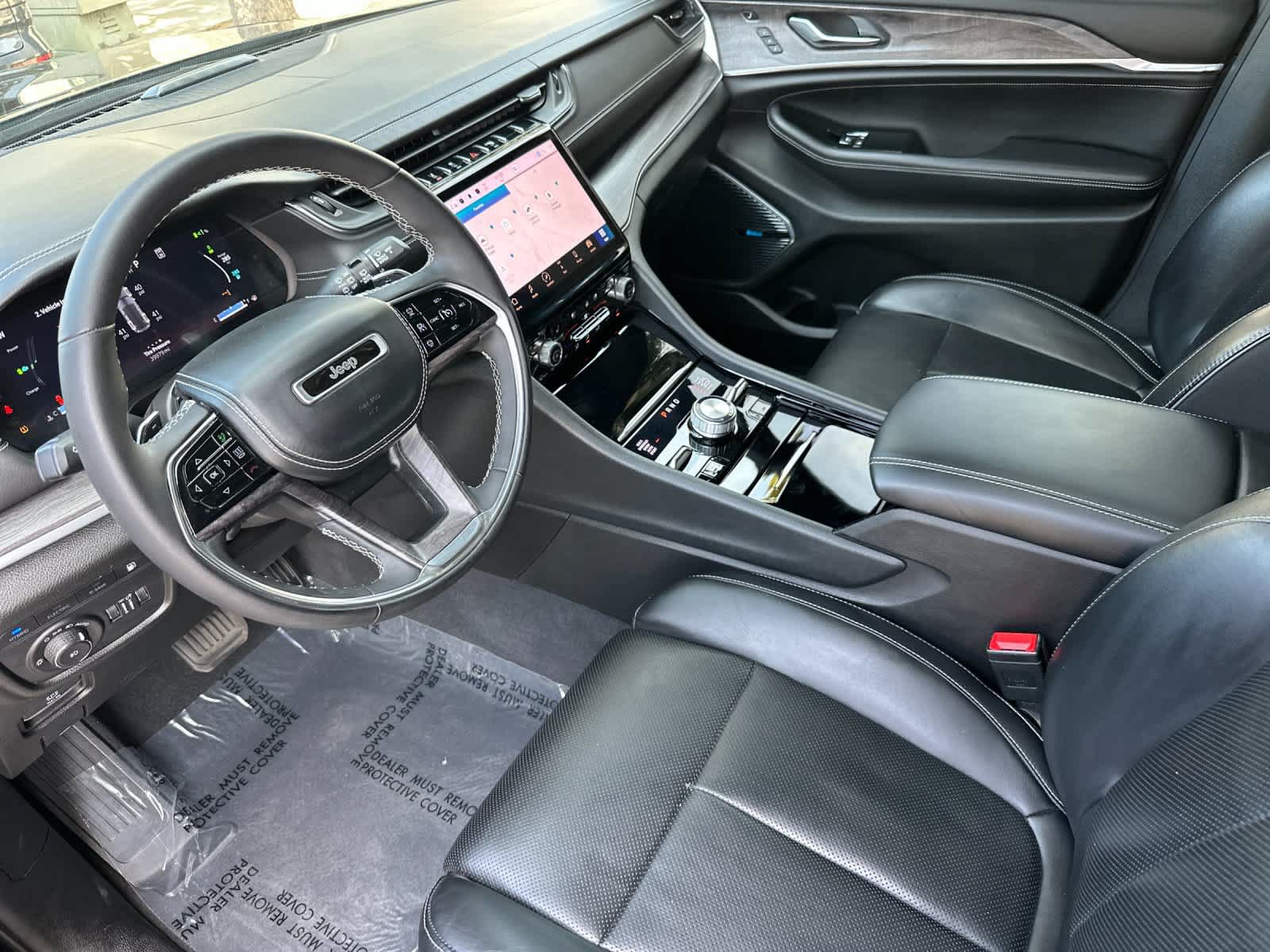 Used 2023 Jeep Grand Cherokee Overland w/ Luxury Tech Group IV AWD/4WD image 11