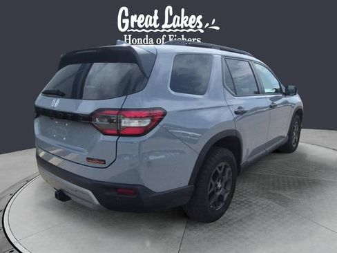 Used 2025 Honda Pilot TrailSport image 5