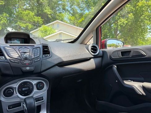 Used 2017 Ford Fiesta SE w/ Cold Weather Package FWD image 10