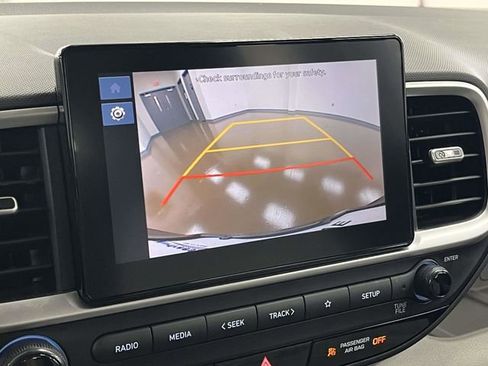 Used 2025 Hyundai Venue SEL FWD image 32