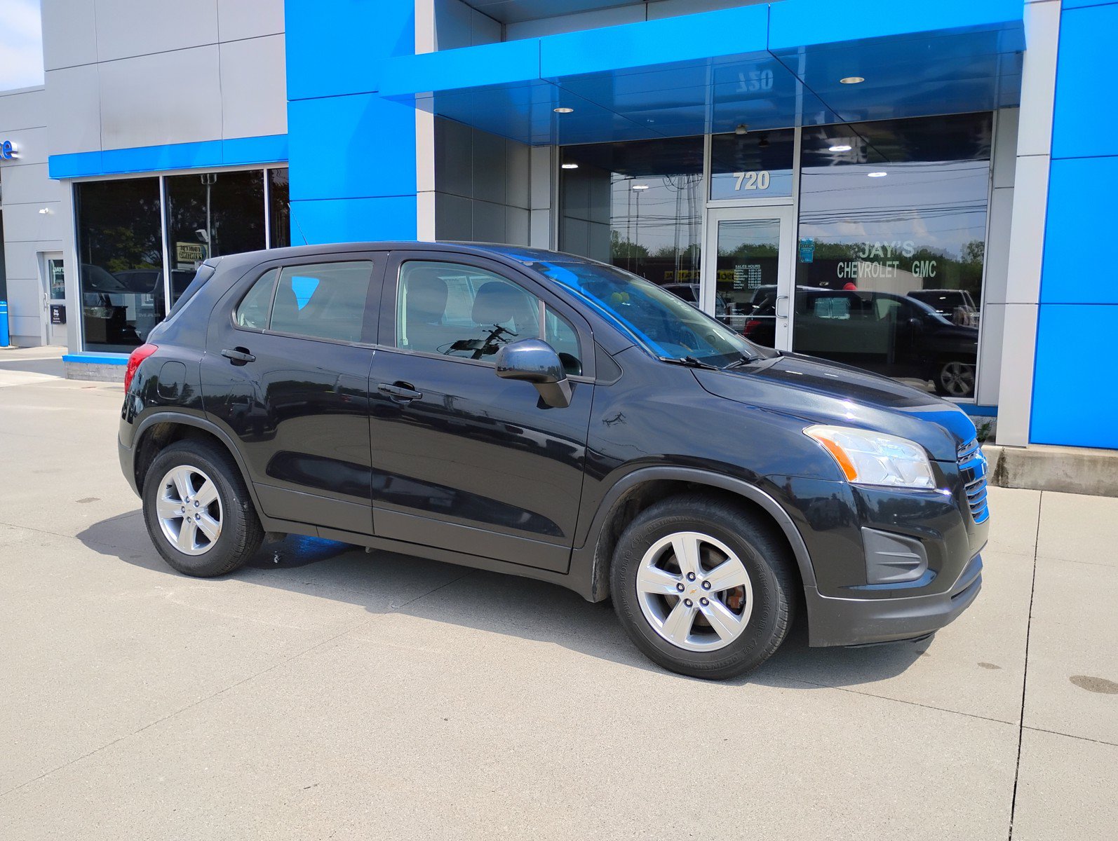 Used 2016 Chevrolet Trax LS w/ LPO, Cargo Package FWD image 4