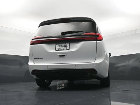 Used 2024 Chrysler Pacifica Touring-L w/ Road Tripper Package FWD image 19