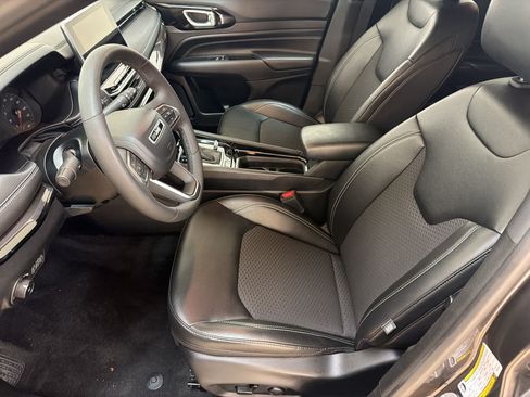 Used 2023 Jeep Compass Latitude w/ Sun and Sound Group AWD/4WD image 5