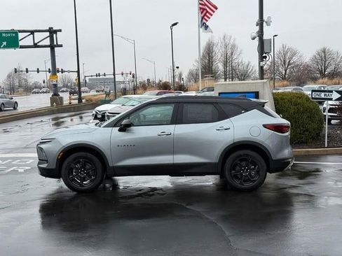 Used 2025 Chevrolet Blazer LT w/ Midnight/Sport Edition image 2