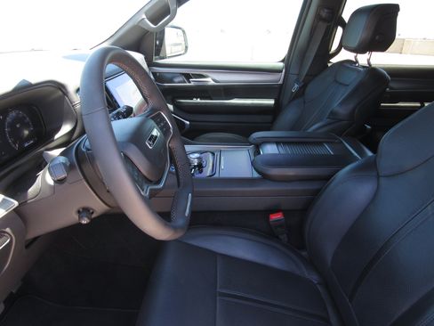 Used 2025 Jeep Wagoneer Series II AWD/4WD image 15