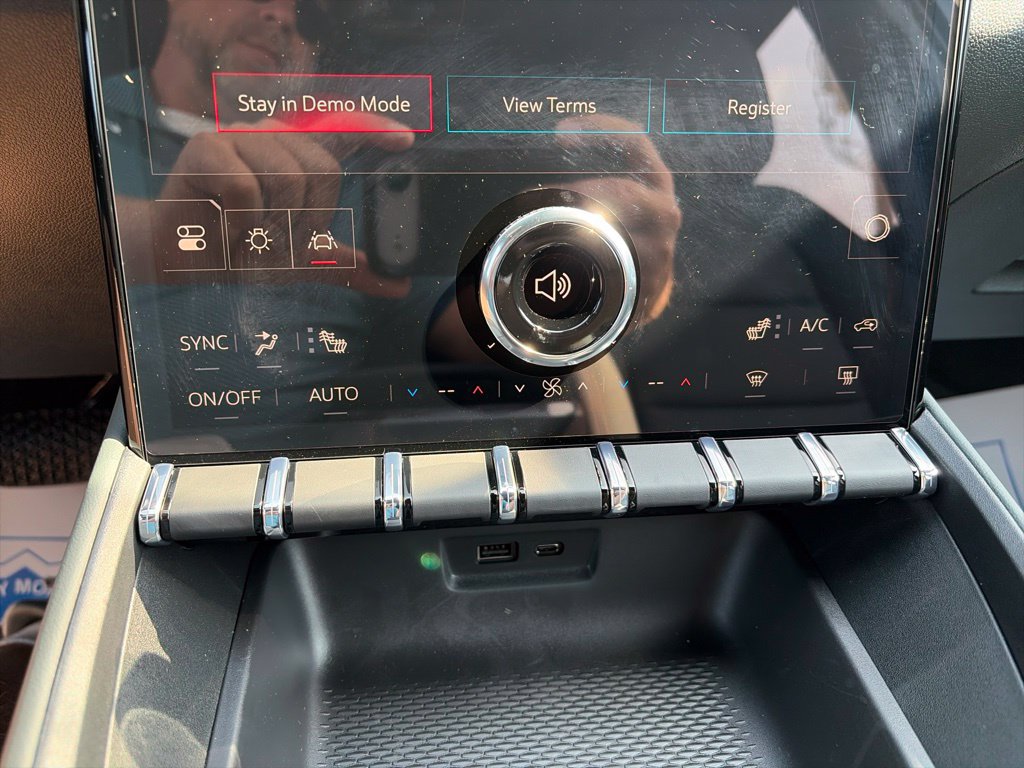 New 2027 GMC Terrain AT4 w/ LPO, Black Badging Package AWD/4WD image 23