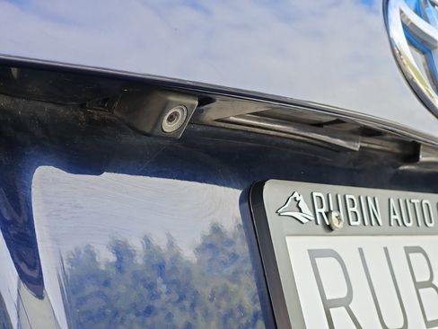 Used 2015 Toyota Prius Four image 19