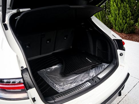 Used 2026 Porsche Macan AWD/4WD image 32